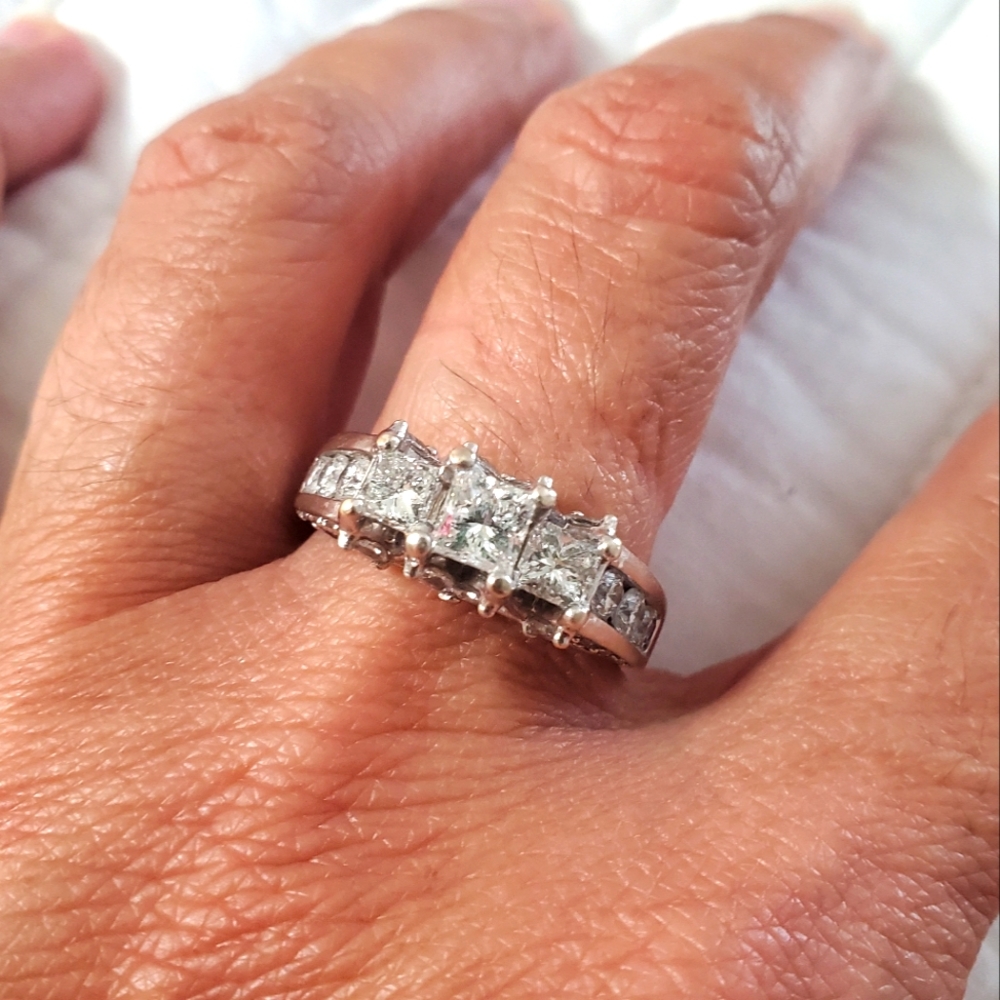 14kt  Engagement ring with Diamonds . 1  caract 💎